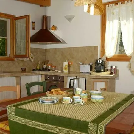 Sleeps 4 Pool Air Con Wifi *